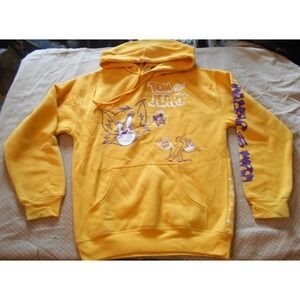 Tom And Jerry Hoodie Mens Small Yellow Pullover Graphic Print Sweatshirt Hoodie